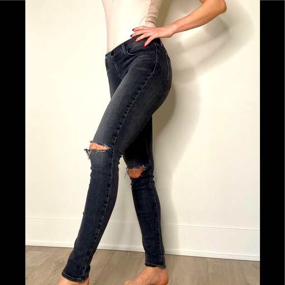 Grunge distressed JBrand super skinny mid-high waisted charcoal black jean - Picture 4 of 14